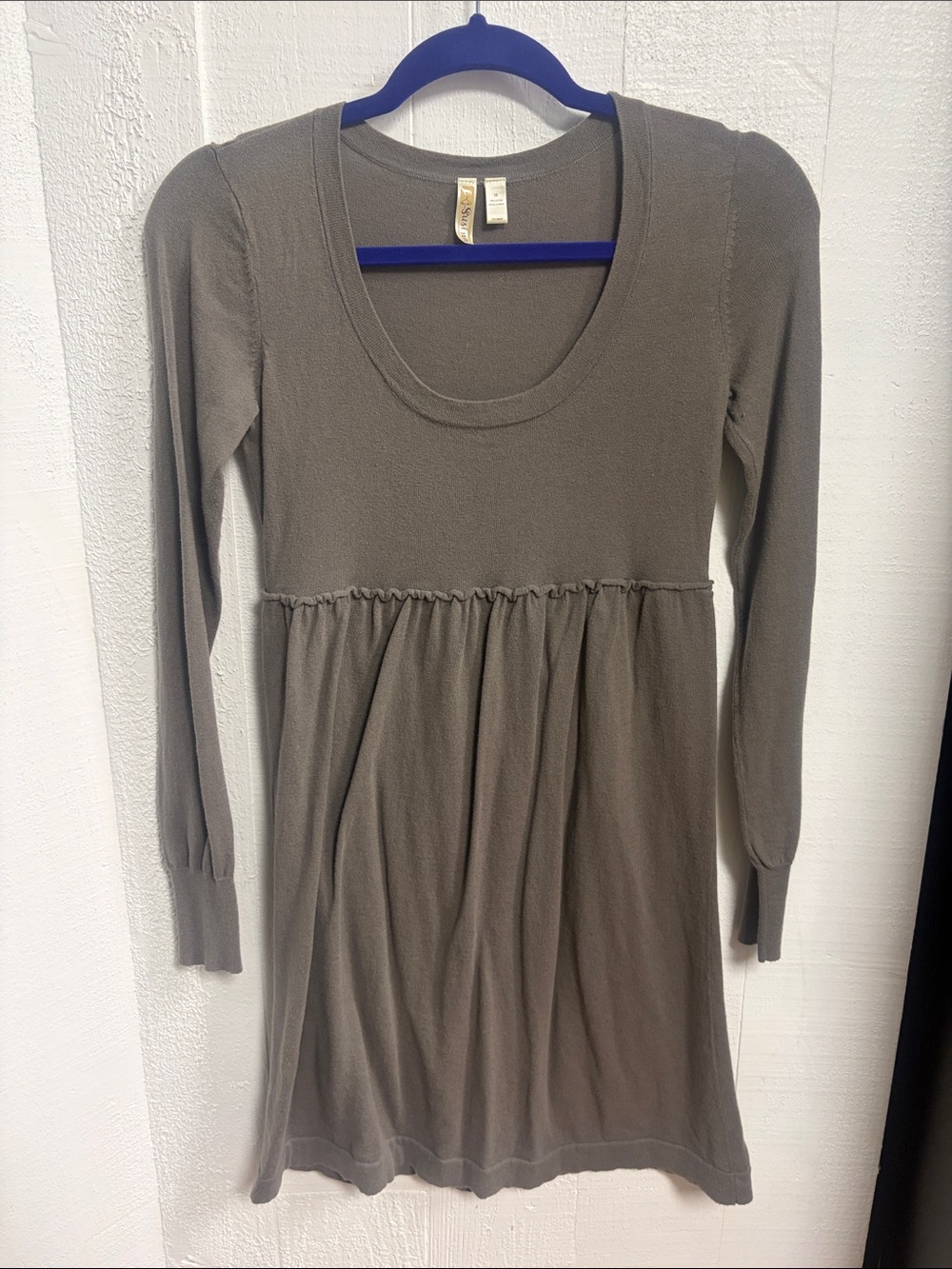 Gray Long-Sleeve Scoop Neck Knit Dress